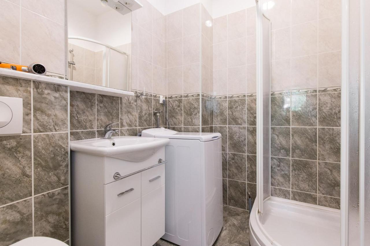Apartments And Rooms With Parking Space Krk - 5294 克尔克 外观 照片